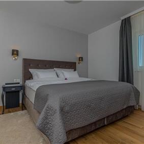 5 bedroom villa with pool near Crikvenica, sleeps 10